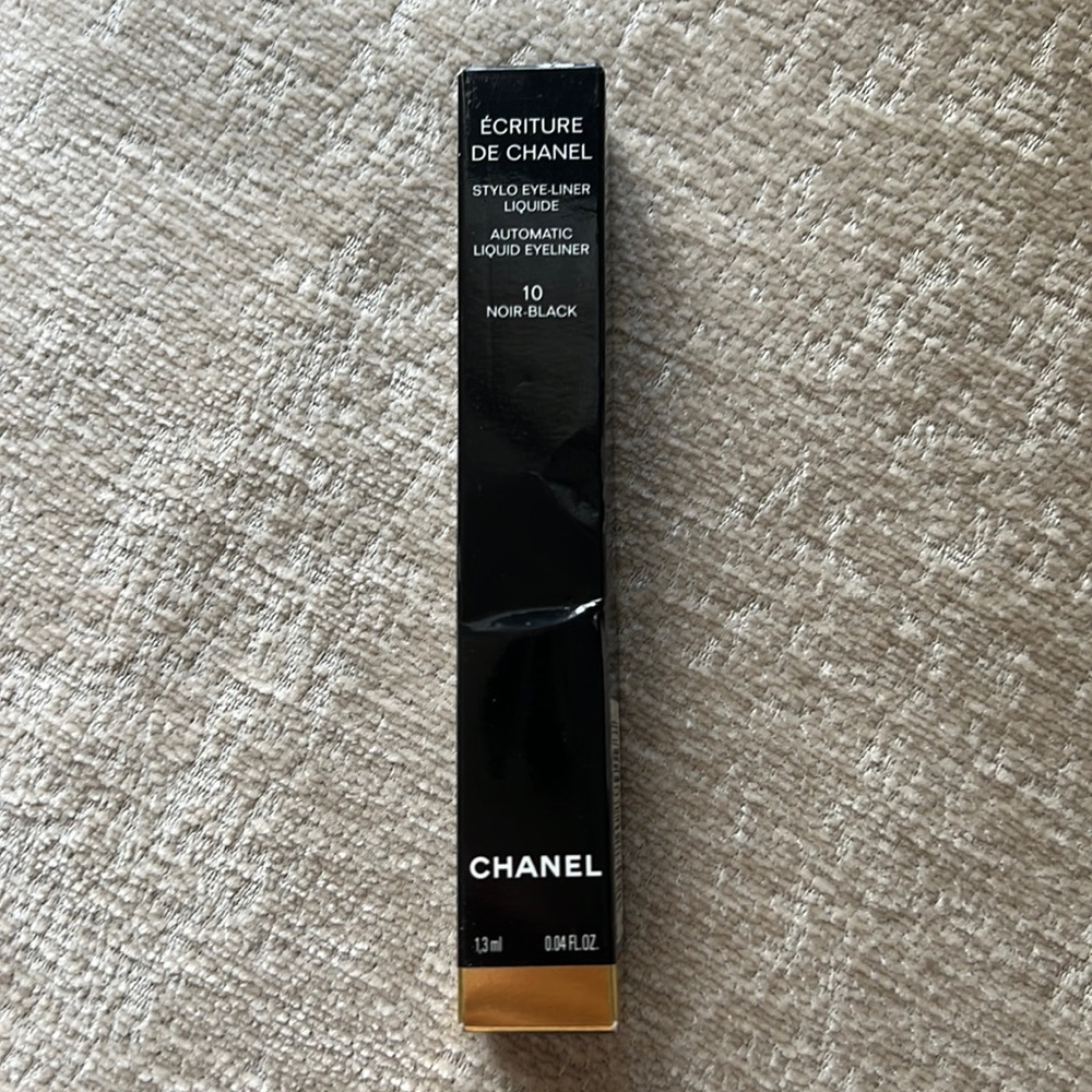 CHANEL Black Automatic Liquid Eyeliner